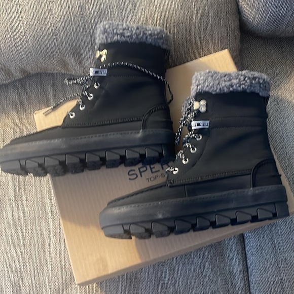 🎁$15 free item with purchase Sperry Juneau Lace up  8.5 Boots!!! - Picture 3 of 8